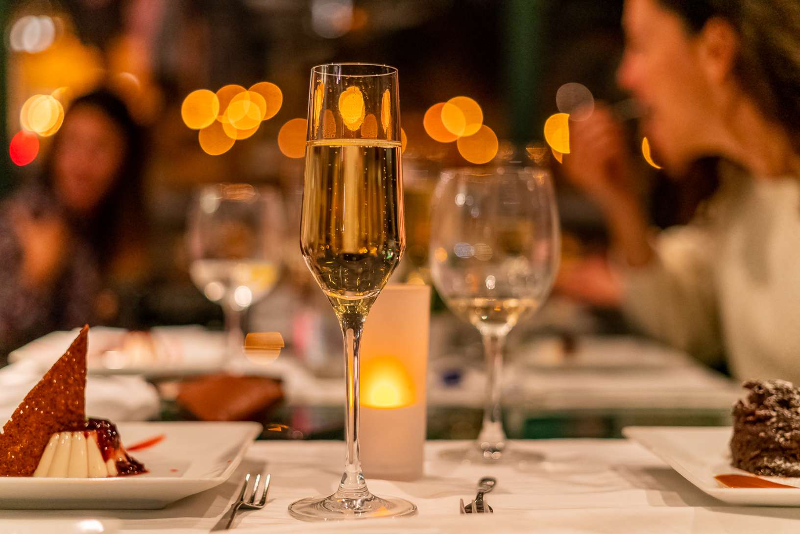 Dessert and champagne on the dinner cruise in Budapest run by Legenda.