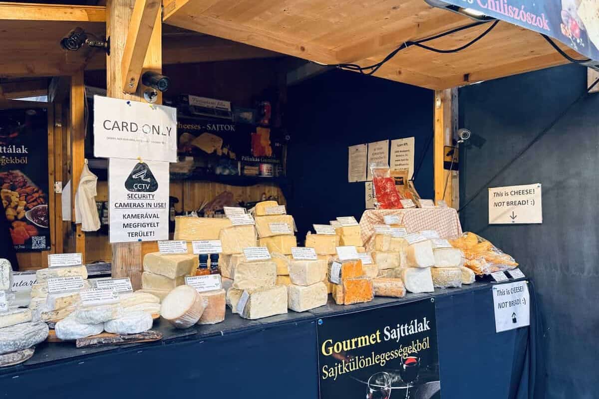 A stall at the Budapest Basilica Christmas Market with the sign 'card payments only'.
